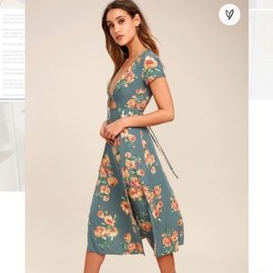 LULUS 'Dusty Sage' Floral midi dress, size Small